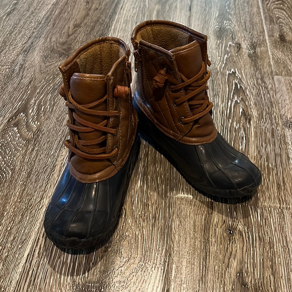 Duck boots